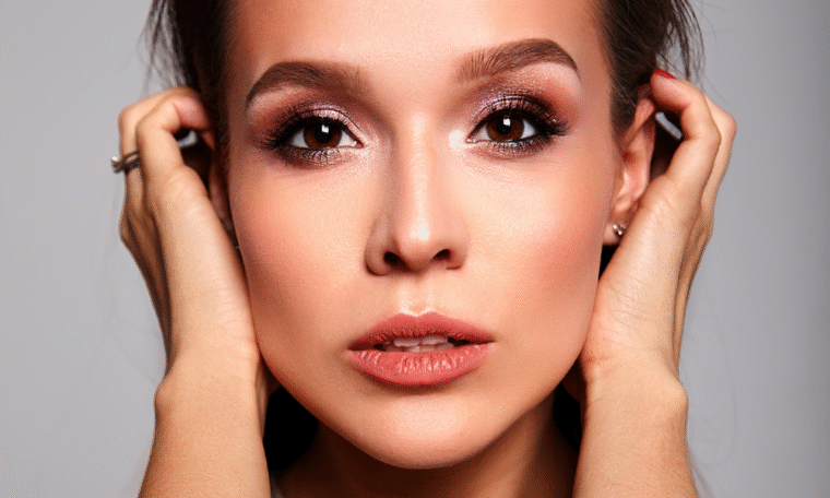 6 Tendências de Maquiagem em Alta no TikTok em 2026 que Você Precisa Conhecer!